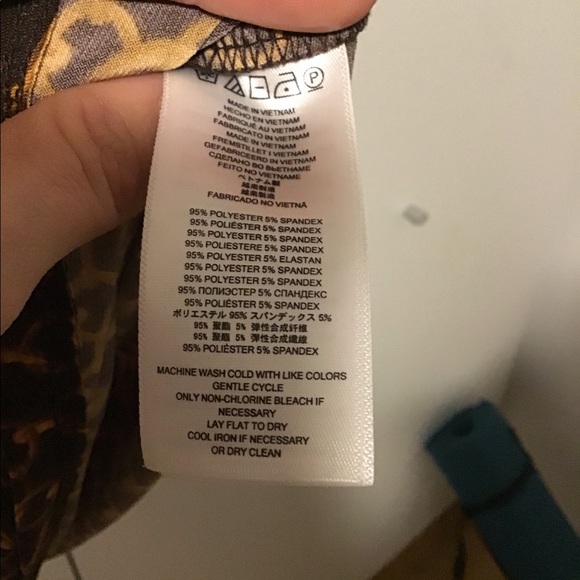 V-neck wrap blouse - Picture 7 of 8